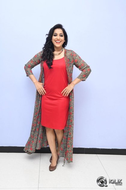 Rashmi-Gautam-At-Thanu-Vachenanta-Movie